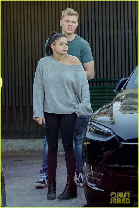 Ariel Winter And Levi Meaden Grab Sushi For Lunch In La Photo 4197426