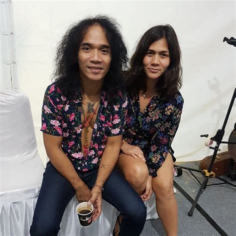 10 potret istri kaka slank yang memesona dan suka olahraga