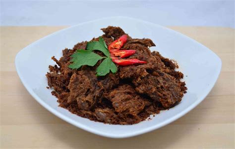 Kuliner khas sumatera barat memang sangat terkenal di seluruh indonesia, hal. Menyingkap Asal Mula Rendang, Kuliner Khas Minangkabau ...