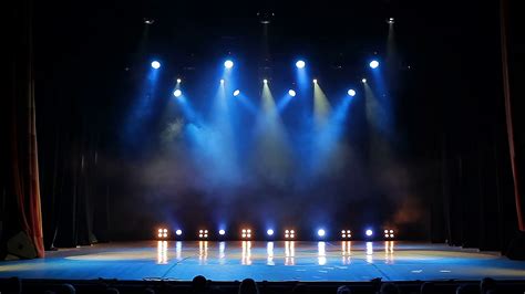 stage-lights-blue-bright-stage-lights-flashing-bblzsfxu-f0014-glass