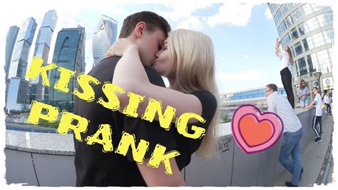 ПОЦЕЛУЙ ЗА ФОКУС Как Поцеловать Девушку Kissing Prank Youtube