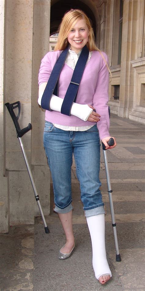 Javiercast Casts Braces Sprain Crutches Wheelchair Bandage Cnews