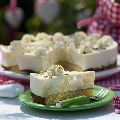 Und ob du es glaubst oder nicht: Apfel-Frischkäse-Torte | Rezept | Kuchen und torten ...