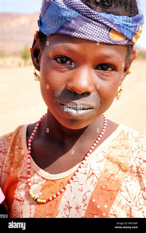 Portrait Of A Fula Peul Girl Near Douentza Mali West Africa Stock