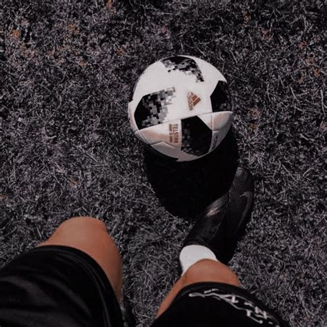 pin by alejandra on s o c c e r in 2021 soccer photography soccer aesthetic soccer pictures