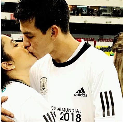 Chucky lozano marca gol en el napoli vs udinese. Hirving Chucky Lozano wife Ana Obregon (Bio, Wiki)