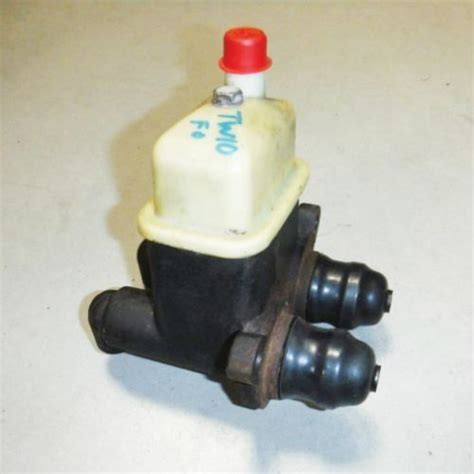 Used Dual Brake Master Cylinder Fits Ford Tw30 Tw5 8000 Tw15 9600 8700