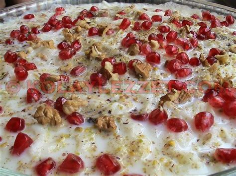 Hazırladığımız güllaç yapraklarının üzerine pişirdiğimiz koyu kıvamlı muhallebiyi döküp üzerine hindistan cevizi serpiyoruz. (adsbygoogle = window.adsbygoogle || ).push ...