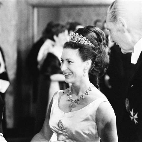 Princess Margaret wearing the Persian Turquoise tiara | As Sotheby's auctions Princess Margaret ...