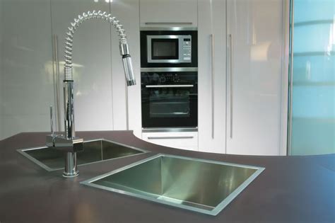 Muchos de los modelos para comprar están galardonados por sus diseños. Tipos de grifos de cocina :: Imágenes y fotos