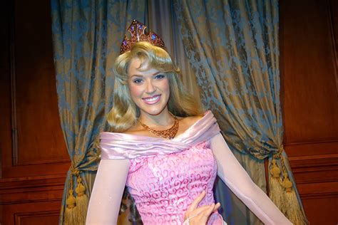 La belle au bois dormant, merlin l'enchanteur, pocahontas, mulan. Princess Fairytale Hall: How to meet the Princesses with ...