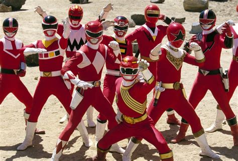 Go power rangers şeklindeki şarkılarını ise ilk duyduğumda doktor pavır rencırs dediğini sanmıştım, mahalledeki diğer aklı evvel veletler gibi. Murió actor que interpretó a uno de los Power Ranger rojo ...