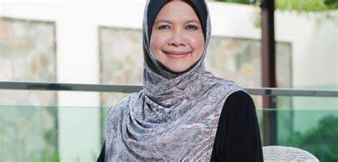 Please read and share wt others. Datuk Profesor Dr. Muhaya Mohamad Penerima Anugerah Tokoh Srikandi Negara - Radio IKIM