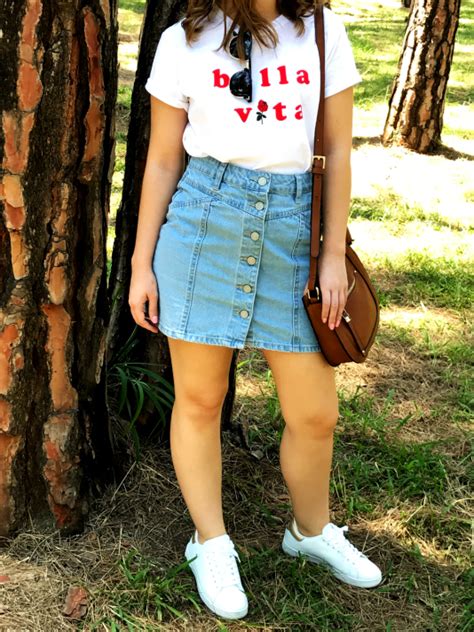 How To Wear A Denim Skirt Graphic Tee And Sneakers Summer Outfit Summer Outfits Denim Skirt