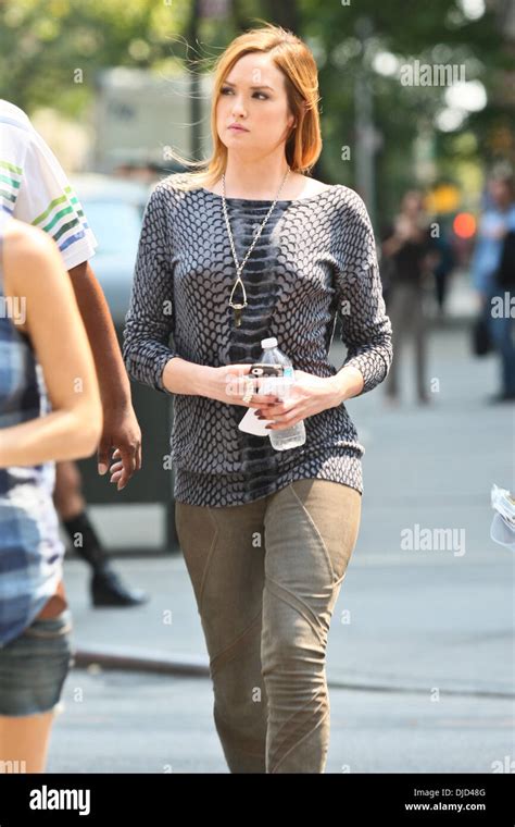 Kaylee Defer Filming On The Set Of Gossip Girl In The Upper East Side