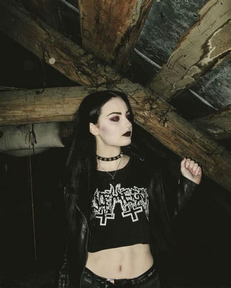 Pin By Mario Fragoso On Metaleras Black Metal Girl Metal Girl Outfit Metal Girl