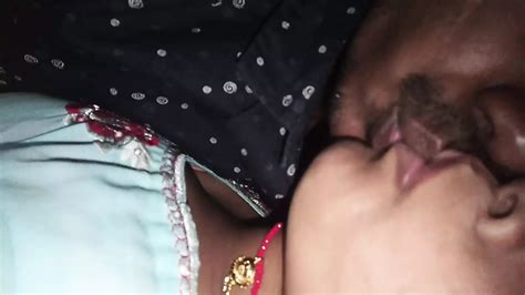 Love Couple Kiss Indian Girl Lip Kissing Desi Sexy Video Dono Lover Ne