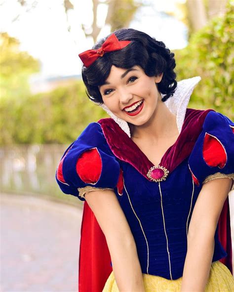 Pin By Karleigh Mastrianna On Snow White Disney Princess Snow White