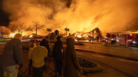 It has a population of around 10,000. NL-Alerts in oosten van Friesland vanwege brand ...