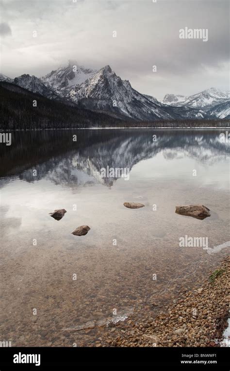 Lake Stanley Sawtooth Mountains Idaho Usa Stock Photo Alamy