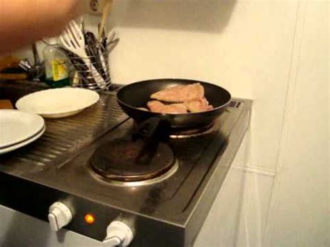 Como hacer pollo empanado frito: como hacer un filete de pollo m&p - YouTube