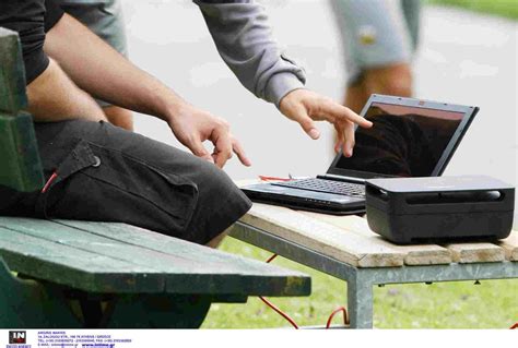 Υπογράφηκε η απόφαση για τα voucher 200 ευρώ σε μαθητές για την προμήθεια tablet και laptop, ενώ αναμένται να εκδοθεί και το φεκ. Voucher 200 ευρώ: Οι προθεσμίες, οι διαδικασίες και τα εισοδηματικά κριτήρια | patrastimes.gr