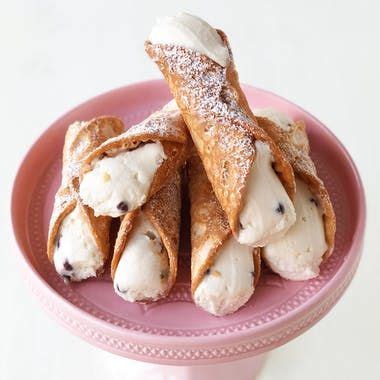 Not a problem, angelina bakery has joined the goldbelly community. Carlo's Bakery Delivered Nationwide - Goldbelly | Cannoli ...