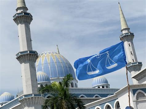 report muslims back islamic law disagree on meaning