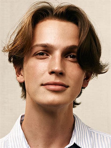 Advertisement hairstyles are an important part of looking fashionable. Pin by Kelly Zitzman on cheveux | Curly hair men, Middle ...