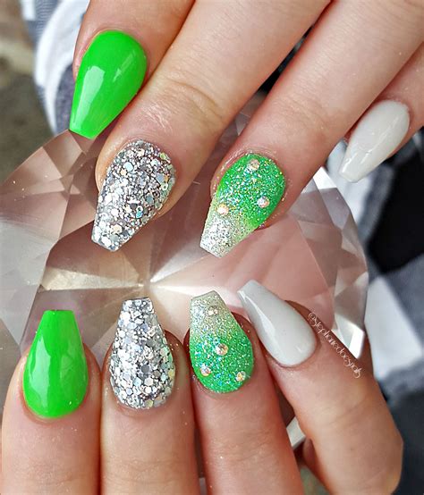 Neon green acrylic nails | Green acrylic nails, Acrylic nail designs, Acrylic nails
