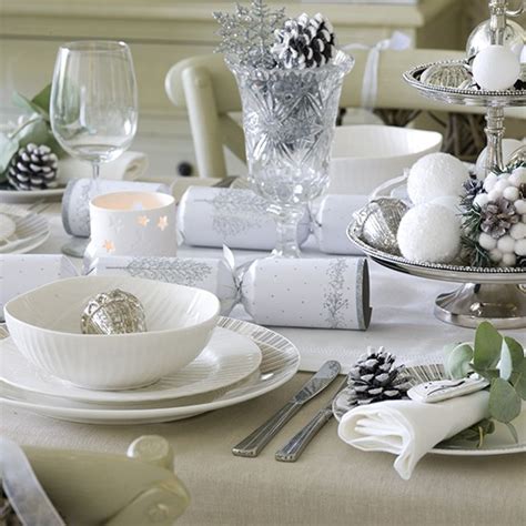 Hoping everyone had a lovely weekend. Simple silver and white Christmas table setting | Budget ...