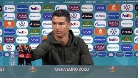 T he value of coca cola fell in the region of four billion dollars after cristiano ronaldo disparagingly removed two bottles from their place at his press coca cola shares dropped from 56.10 dollars to 55.22 dollars almost immediately after ronaldo 's gesture, meaning the company's value fell from. Cristiano Ronaldo and the Coca-Cola bottles: anti-obesity ...