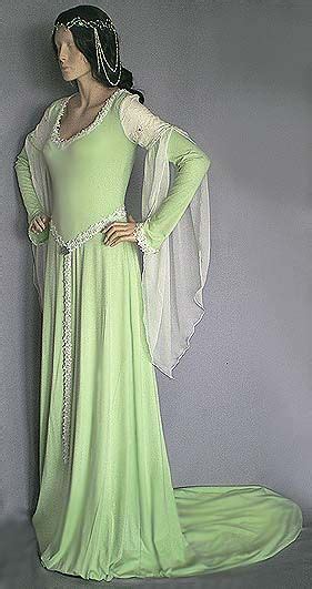 Ein keltisches muster aus silberkordel verziert es, das mit. Fruehlingssehnsucht-Kleid | Kleider, Designer kleider ...