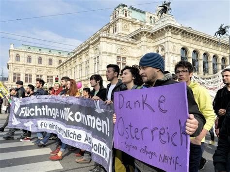 Zuvor sind in wien von 36 für samstag angemeldeten demonstrationen zu verschiedenen themen zwölf aus gründen des gesundheitsschutzes behördlich untersagt worden, wie die polizei der apa. Demo in Wien gegen Flüchtlingspolitik: "Gegen Festung ...