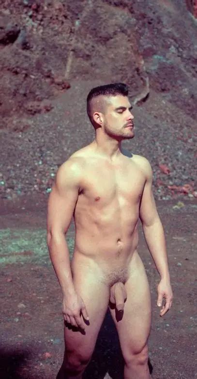 OMG he s naked Mexican actor Erick Díaz OMG BLOG