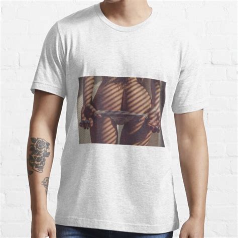 Seductive Bottomless Hot And Sexy Woman Female Nude Model T Shirt