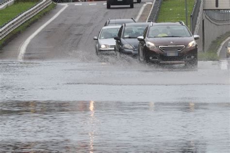 Jun 07, 2021 · milano, 7 giu. Maltempo a Milano: via Rubicone e Fulvio Testi allagate ...