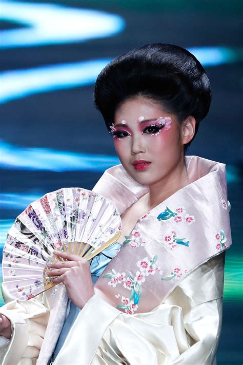 China Fashion Week Runway Featured Wildly Beautiful Makeup China Fashion Week China Fashion