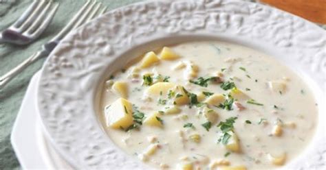 This new england clam chowder is packed with clams, potatoes, crispy bacon, all in the comfort of a creamy chowder. 10 Best New England Clam Chowder without Bacon Recipes ...