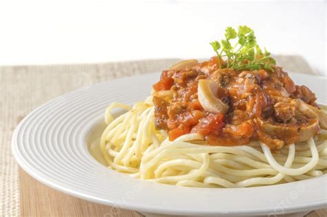 Spaghetti Pasta With Tomato Beef Sauce On Dish Photo Background And