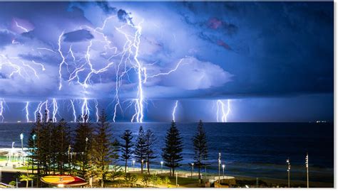 Winter Thunderstorm Unleashes 313000 Lightning Strikes Around The