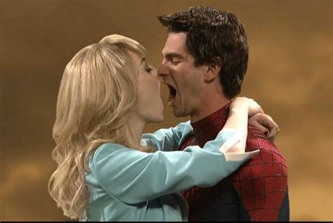 Snl Andrew Garfield And Emma Stone Stage An Awkward Makeout Session