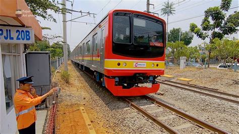 Kereta Istimewa Krl Baru Perlintasan Kereta Api Krl Commuter Line