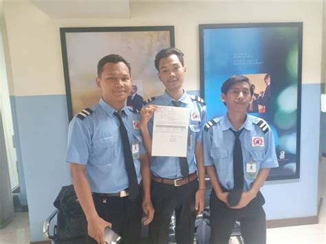 Saya rasa pengalaman saya di luar negeri cukup, dan saya memutuskan untuk bekerja di indonesia, walaupun gaji yang saya dapat jauh lebih kecil dari tempat saya bekerja di amerika dulu. Gaji Cleaning Serfis Di Kapal - Dua Bulan Tak Dapat Gaji, Cleaning Service Kotori Ruangan ...