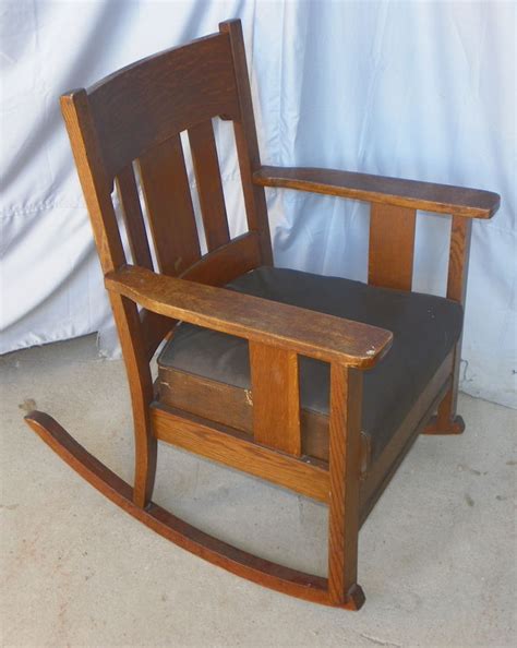 In general, arts & crafts furniture is considered to be pieces that have smaller, thinner lines than stickley's craftsman/mission work. Bargain John's Antiques | Antique Arts and Crafts Mission ...