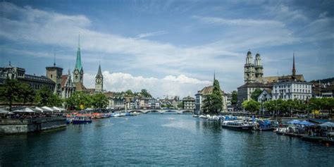 Mivel területét az alpok hegyvonulata uralja, szokás ausztria mellett az alpok országának hívni. Zürich, Svájc - Világutazó