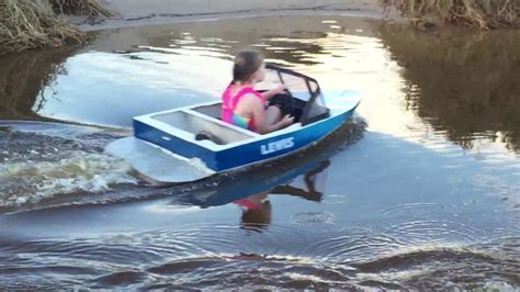 Mini Speed Boat Cruising The Pond Youtube