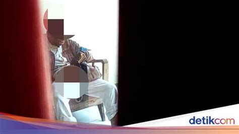 Masih tutorial 676.031 views2 years ago. Viral Pria Onani di Teras Rumah Warga Sidoarjo