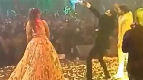 Watch Ranveer Singh Dances His Heart Out At A Wedding In Hyderabad Telugu Movie News Times