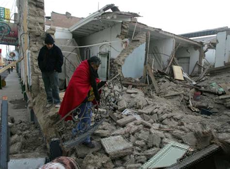 Dejó un número de 595 muertes y más de 70.000 afectados. DESASTRES NATURALES: DESASTRES EN EL PERÙ